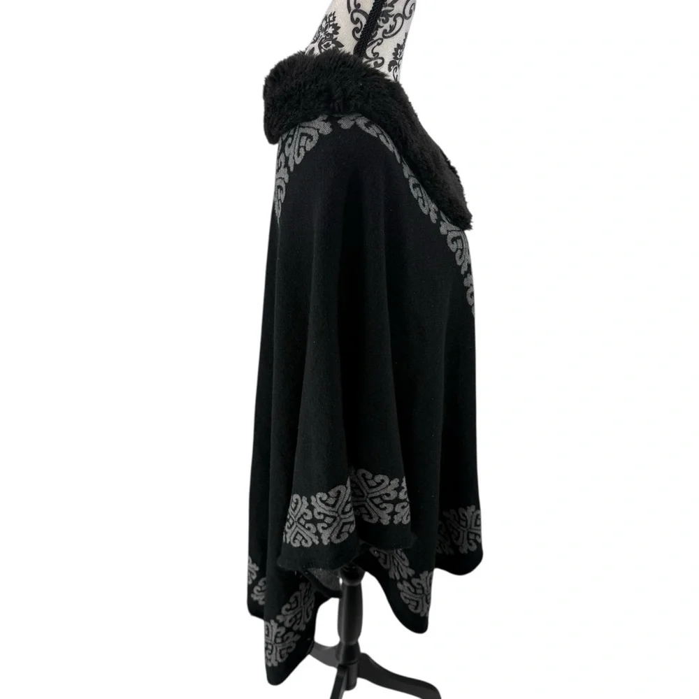Jon & Anna New York Black Faux Fur Collar Jacquard Knit Poncho Cape Wrap OS